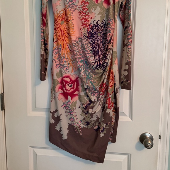 Hale Bob floral long-sleeved midi dress with gathered side and V neck. Sz small - Picture 2 of 9